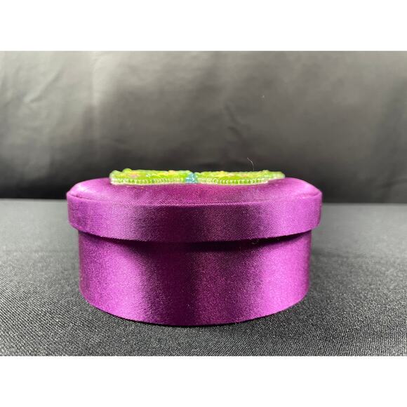 Vintage Purple Satin Gift Box with a Beaded and Sequenced Butterfly - Picture 3 of 6